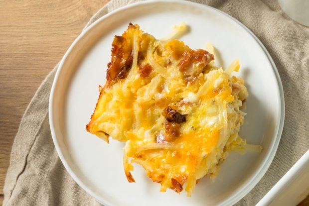 Potato casserole from grated potatoes in a slow cooker 