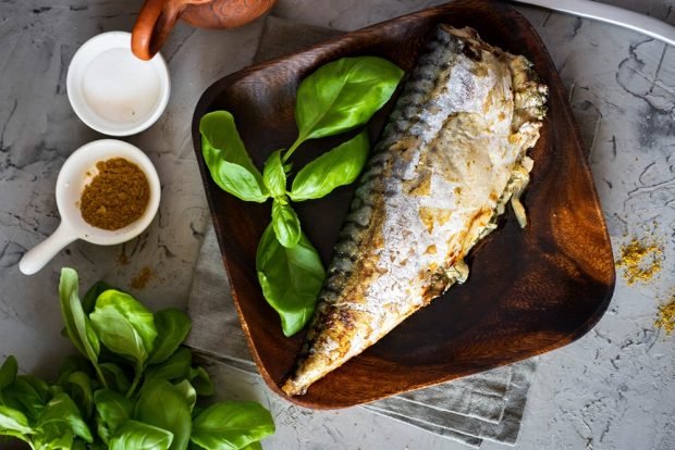 Stuffed mackerel with cheese and basil