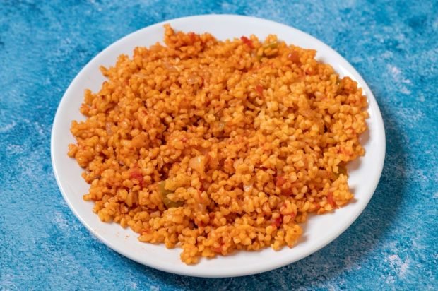 Lean bulgur pilaf in a slow cooker