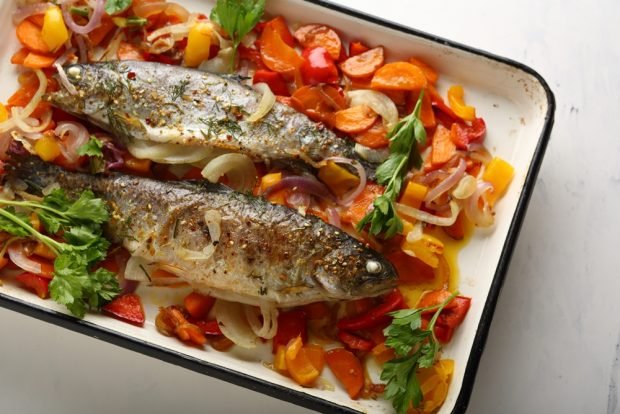 Baked trout with vegetables 