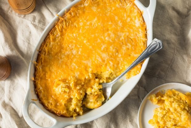 Corn porridge in the oven under cheese