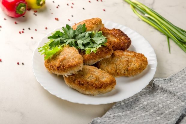 Chicken cutlets with green onions