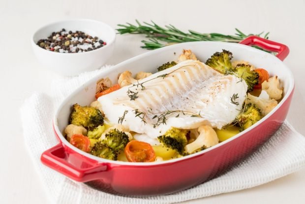 Cod with broccoli and cauliflower in the oven