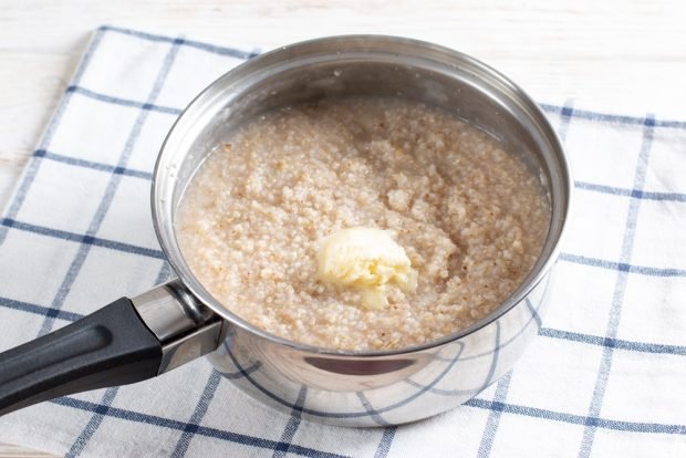 Barley porridge with butter and egg