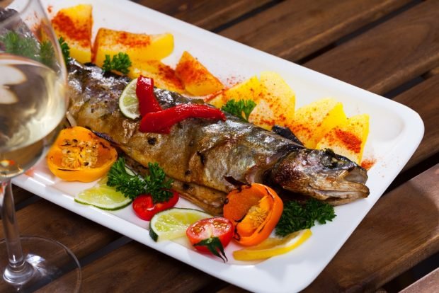 Trout with bell pepper in the oven 