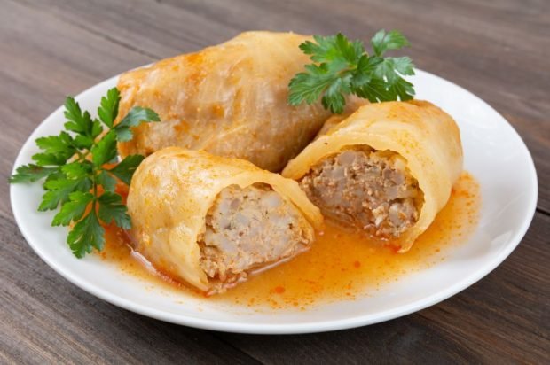 Stuffed cabbage rolls with minced chicken without roasting