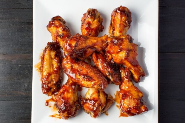 Chicken wings with honey and ketchup in the oven 