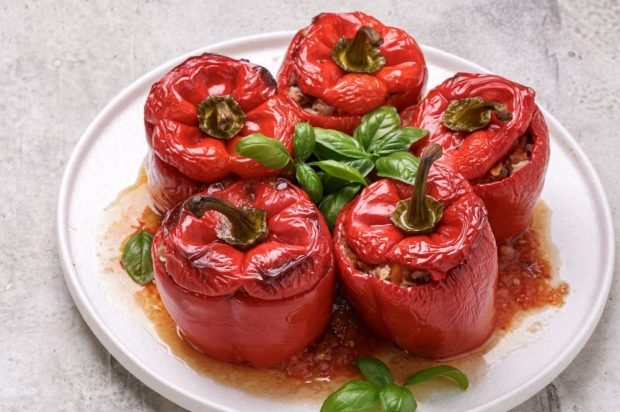 Pepper stuffed with mushrooms and ground beef