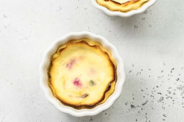 Cottage cheese casserole with candied fruits in the microwave