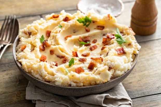 Mashed potatoes with cheese and bacon in a slow cooker