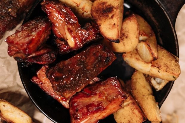 Pork ribs with potatoes in a slow cooker 