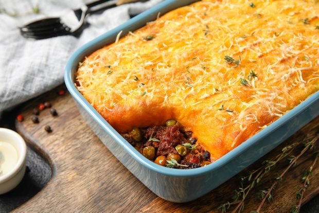 Potato casserole with minced meat and green peas 