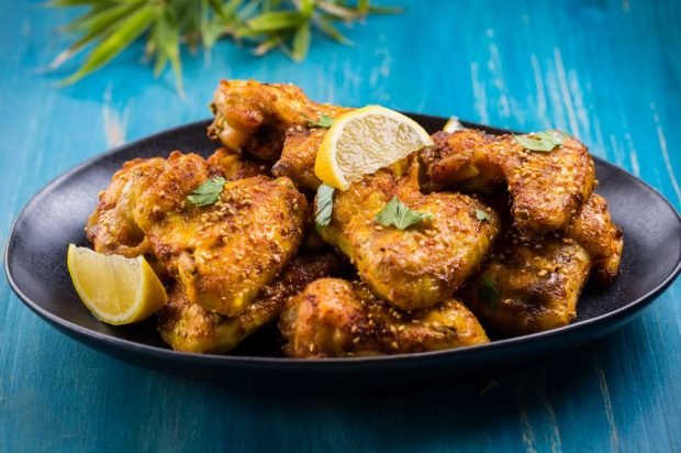 Crispy chicken wings in the oven 