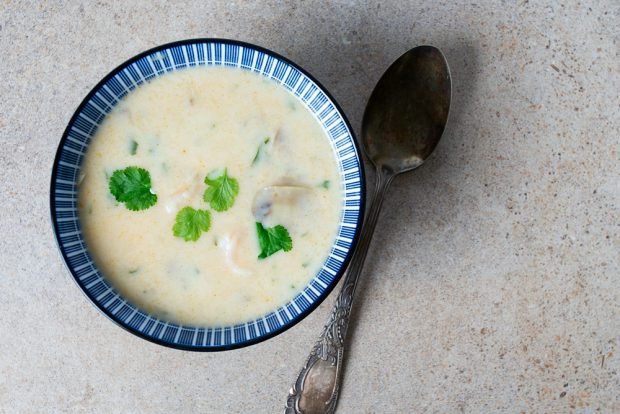 Milk soup with shrimp and champignons