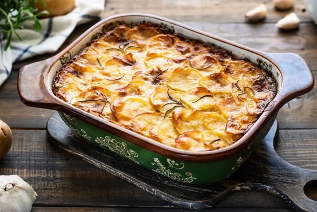 Potato casserole with minced meat and rosemary