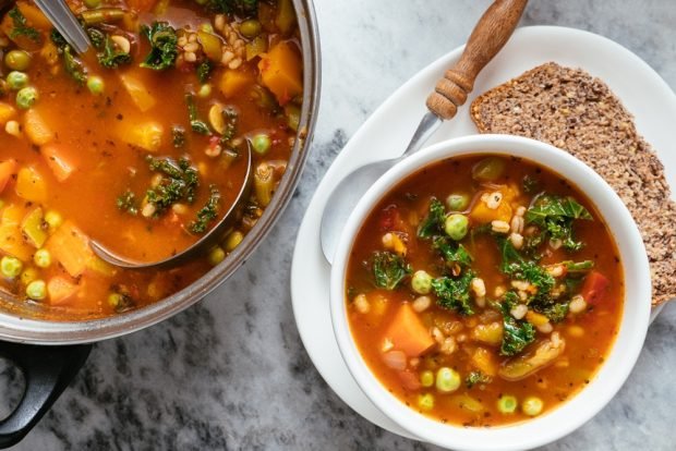 Pea soup with vegetables and tomatoes 