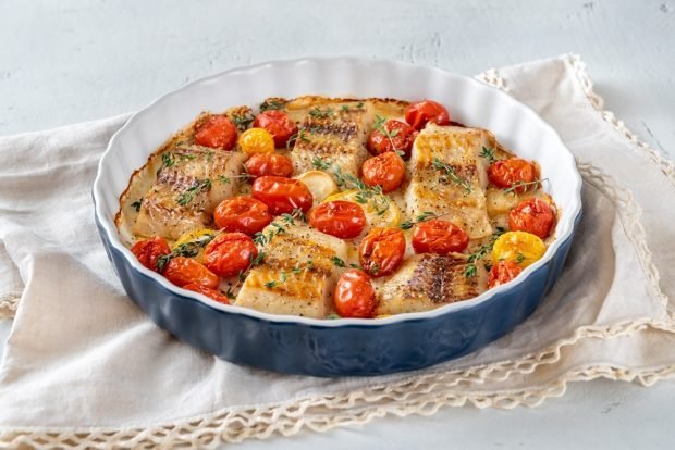 Cod casserole with tomatoes in the oven 