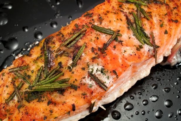 Salmon with rosemary in the oven 