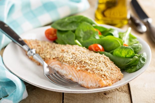 Salmon in nut breading in the oven 