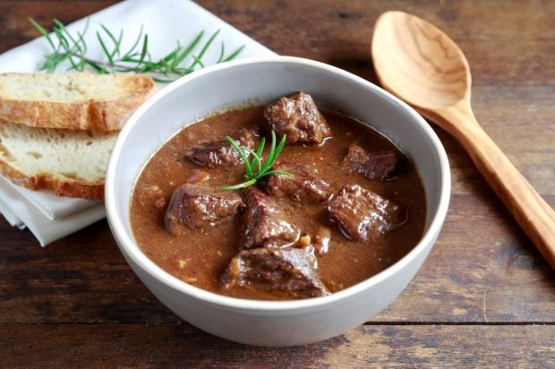 Lamb goulash in a slow cooker 