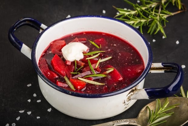 Lean Ukrainian borscht with rosemary