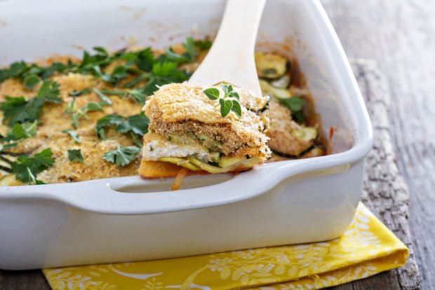 Zucchini casserole with feta 