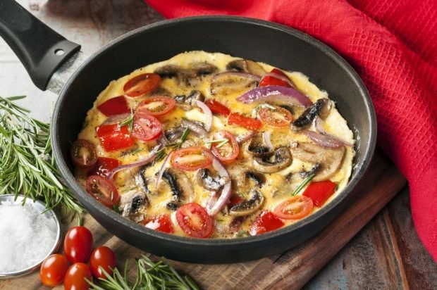 Vegetable omelet with champignons