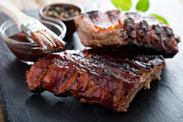 Baked pork ribs in the oven