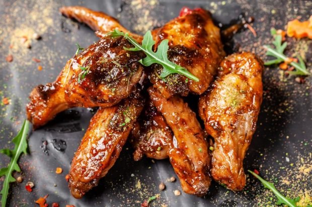 Chicken wings with honey and soy sauce in the oven