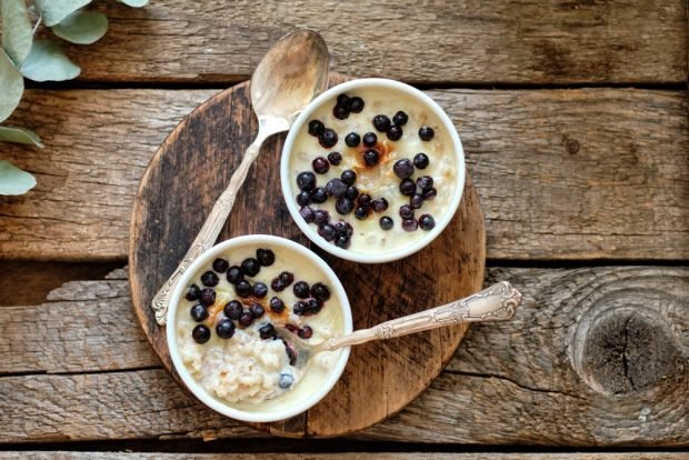 Pearl porridge with berries for breakfast