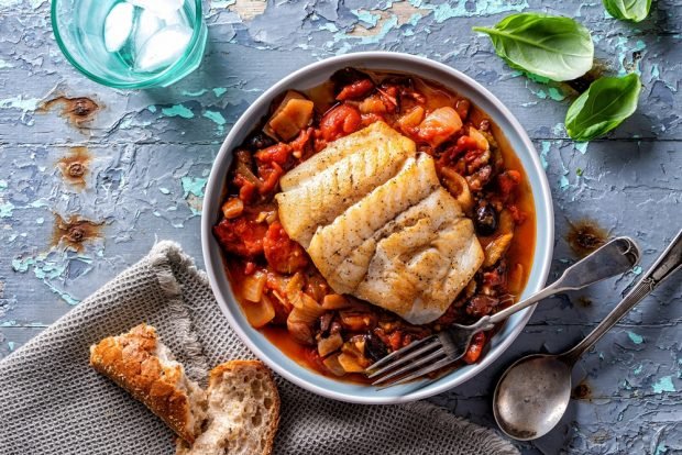 Baked pollock with vegetables in the sleeve 