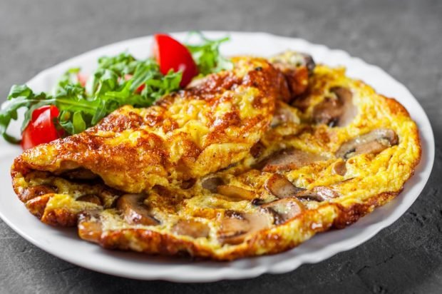 Omelet with champignons in a slow cooker