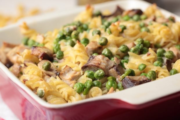 Pasta casserole with fish and green peas 