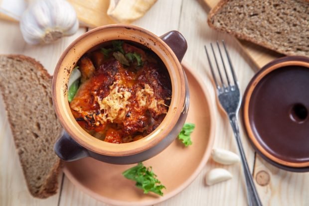 Meat with vegetables and cheese in pots