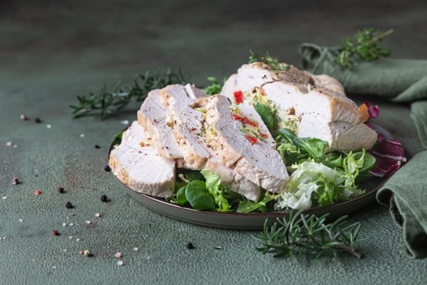 Chicken roll with vegetables in a slow cooker 