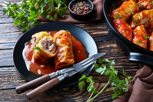 Stuffed cabbage rolls with minced pork in the oven – a simple and delicious recipe, how to cook step by step