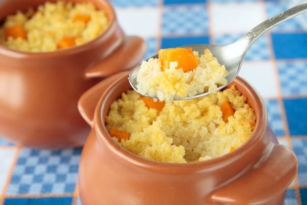 Sweet millet porridge with pumpkin in pots 