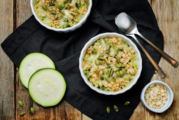 Zucchini casserole with oat flakes is a simple and delicious recipe, how to cook step by step