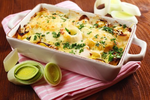 Potato casserole with leek under cheese is a simple and delicious recipe, how to cook step by step