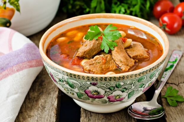 Thick soup with beef and beans