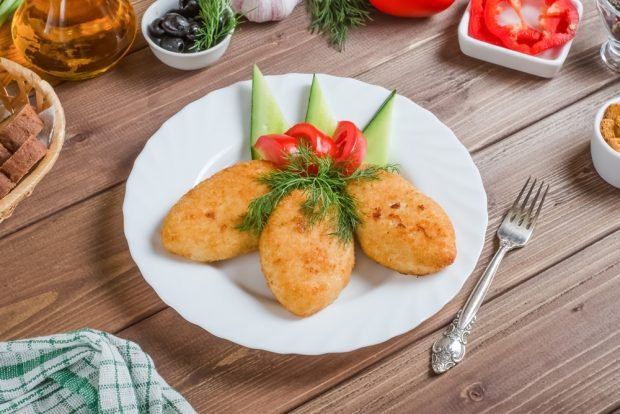 Breaded chicken cutlets are a simple and delicious recipe for cooking step by step