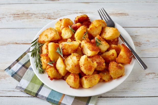 Rustic potatoes in breadcrumbs and spices