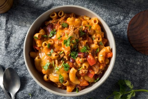 Pasta casserole with hunting sausages and tomato 