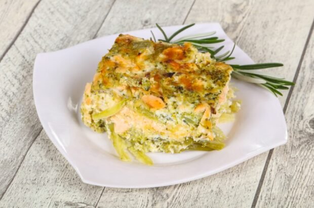 Casserole with salmon and broccoli