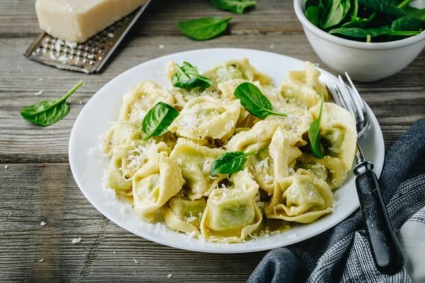 Ravioli with ricotta and spinach is a simple and delicious recipe, how to cook step by step