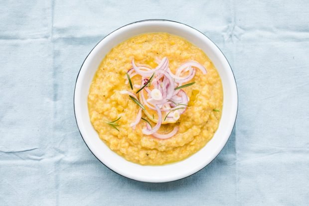 Thick pea porridge in a slow cooker 