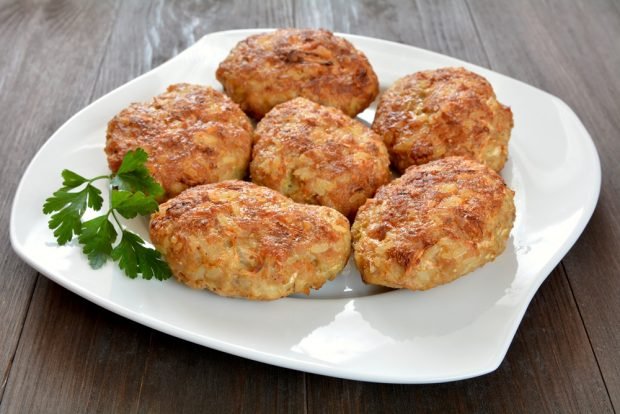 Chicken cutlets with rice and cabbage