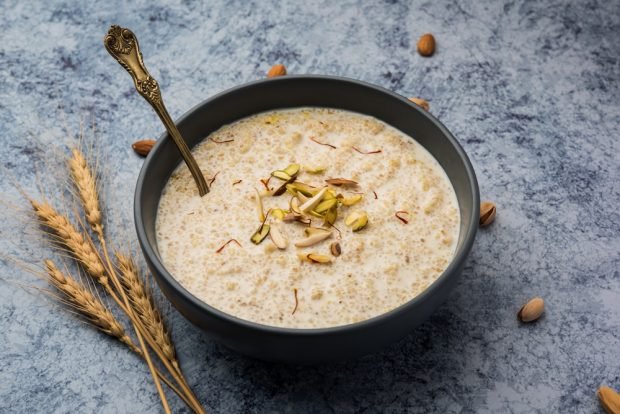 Wheat porridge with coconut milk