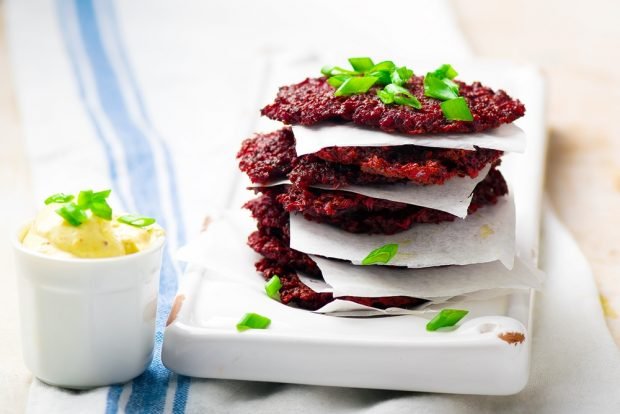 Beetroot pancakes are a simple and delicious recipe, how to cook step by step