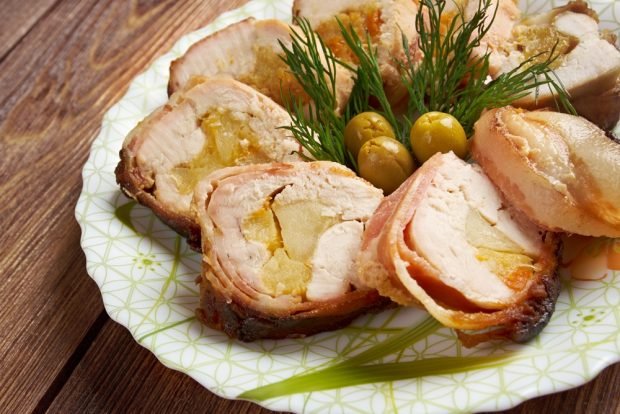 Turkey roll with celery is a simple and delicious recipe, how to cook step by step